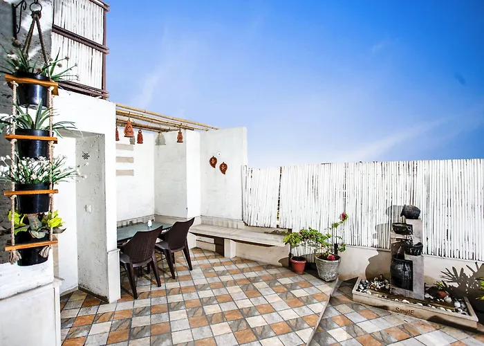 Smyle Inn - Best Value Hotel Near New Delhi Station